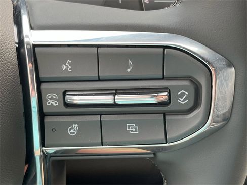 New 2025 GMC Yukon Elevation image 30