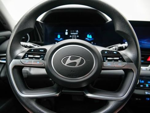 Used 2024 Hyundai Elantra SEL FWD image 31