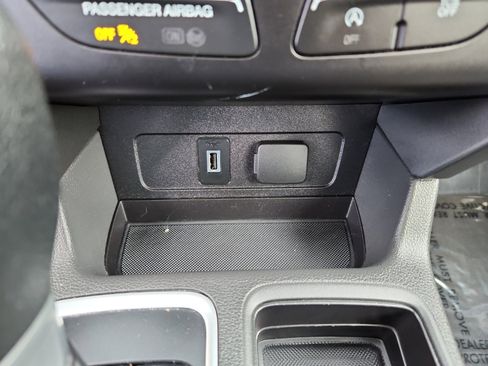 Used 2017 Ford Escape SE w/ Equipment Group 201A image 33