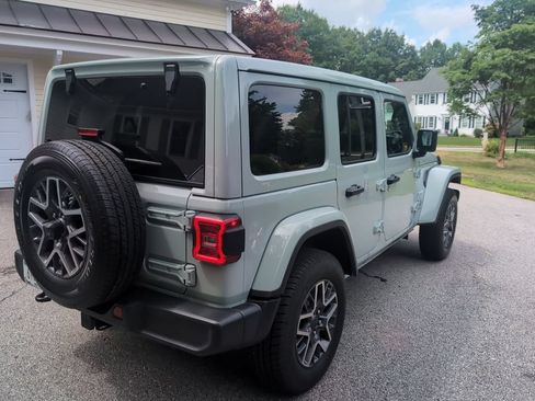 Used 2024 Jeep Wrangler Unlimited Sahara w/ Technology Group AWD/4WD image 8