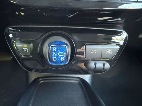 Used 2020 Toyota Prius LE FWD image 19