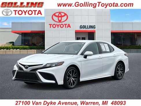 Used 2023 Toyota Camry SE image 1