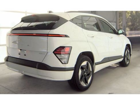 Used 2025 Hyundai Kona SEL FWD image 3