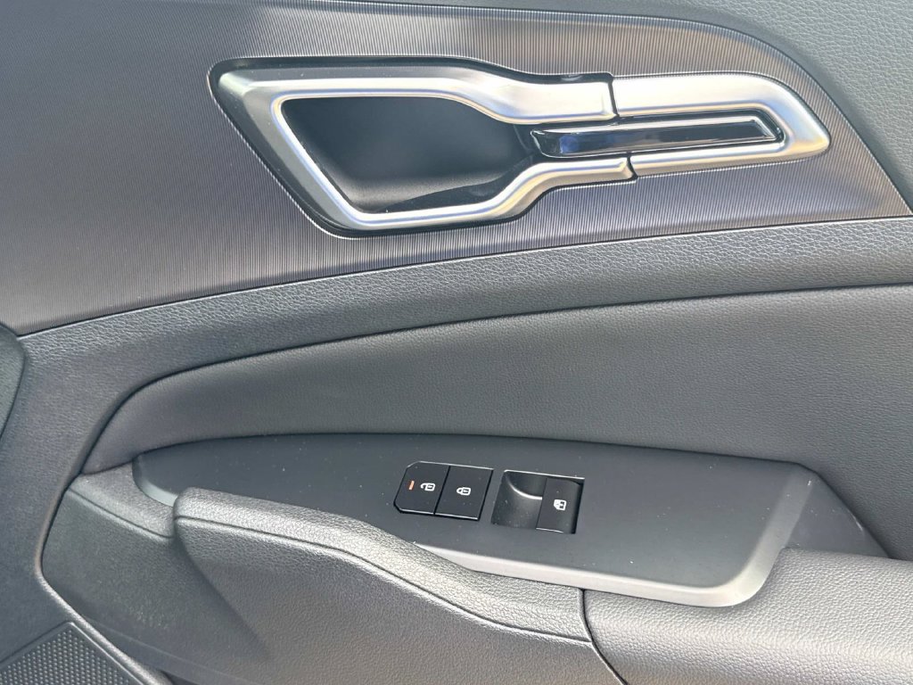 New 2026 Kia Sportage SX FWD image 16