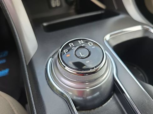 Used 2020 Ford Fusion SE FWD image 16