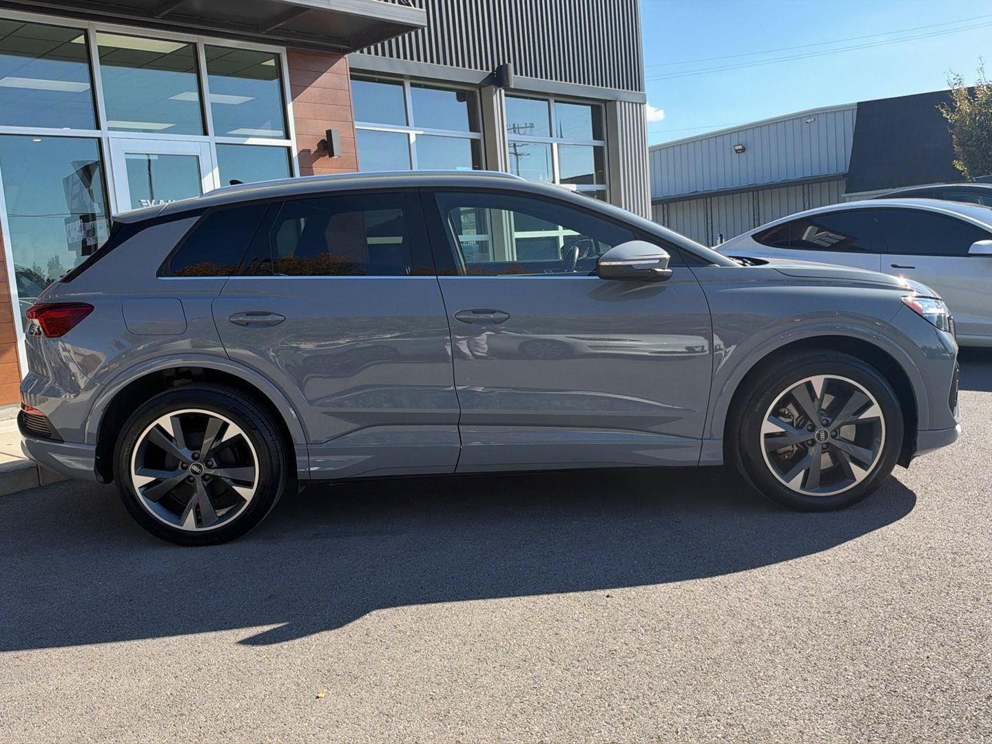 Used 2022 Audi Q4 e-tron Premium w/ Convenience Package AWD/4WD image 9