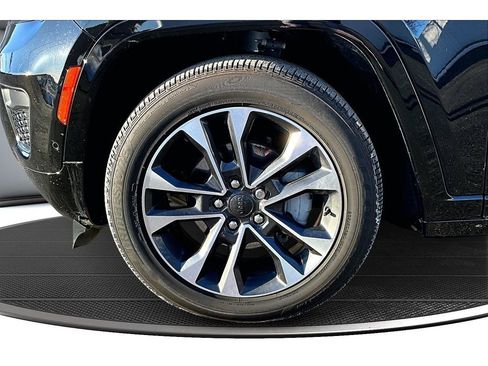 Certified 2025 Jeep Grand Cherokee Overland image 10