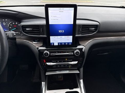 Used 2023 Ford Explorer Limited w/ Limited Technology Package image 30