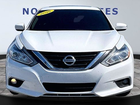Used 2016 Nissan Altima 2.5 SV w/ Convenience Package FWD image 2