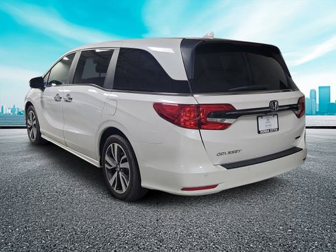 Certified 2023 Honda Odyssey Touring image 3