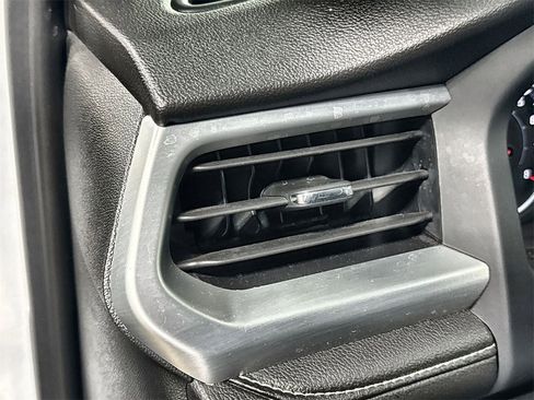 Used 2023 GMC Acadia SLT image 15