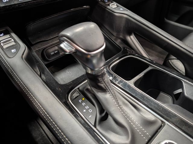 Used 2024 Kia Telluride EX w/ EX Captain's Chair Package FWD image 26