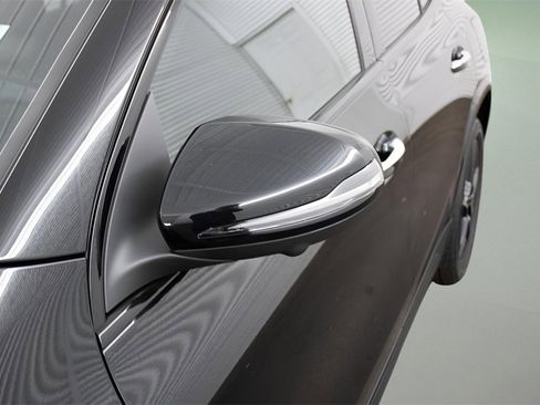 Used 2025 Mercedes-Benz GLA 250 image 7