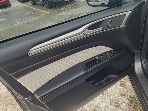 Used 2019 Ford Fusion SE w/ Equipment Group 151A image 11