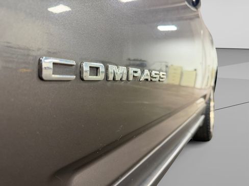 Used 2016 Jeep Compass Latitude AWD/4WD image 38