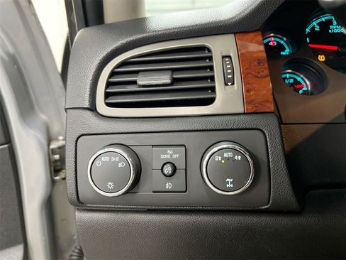 Used 2013 Chevrolet Tahoe LT image 17