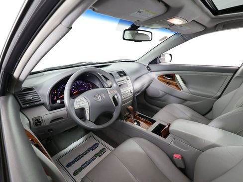 Used 2010 Toyota Camry XLE image 10