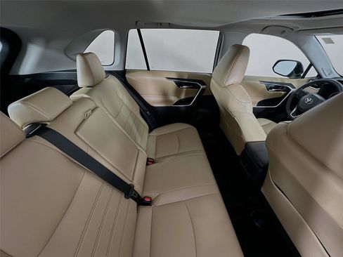 Used 2023 Toyota RAV4 XLE Premium image 25