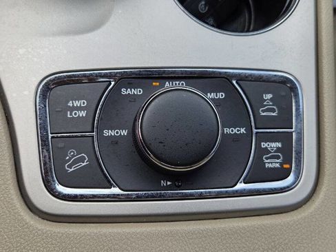 Used 2015 Jeep Grand Cherokee Overland image 29