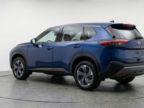 Used 2025 Nissan Rogue SV FWD image 6