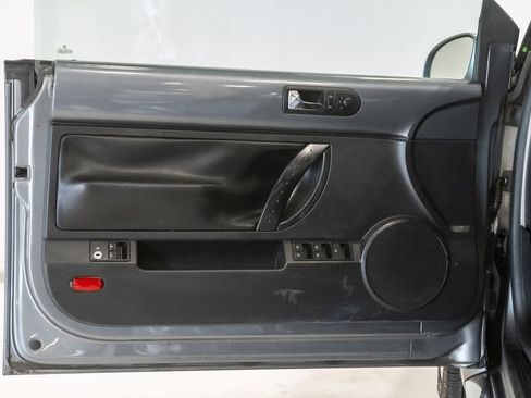 Used 2006 Volkswagen Beetle Convertible w/ Package 2 FWD image 8