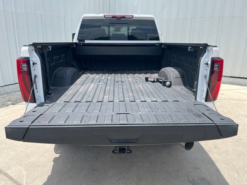 Used 2024 GMC Sierra 3500 Denali w/ Technology Package AWD/4WD image 8