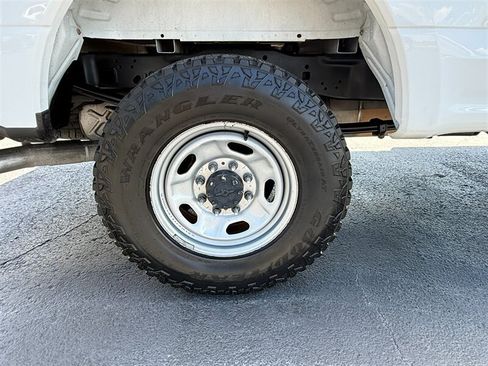 Used 2021 Ford F250 XL w/ Power Equipment Group AWD/4WD image 32