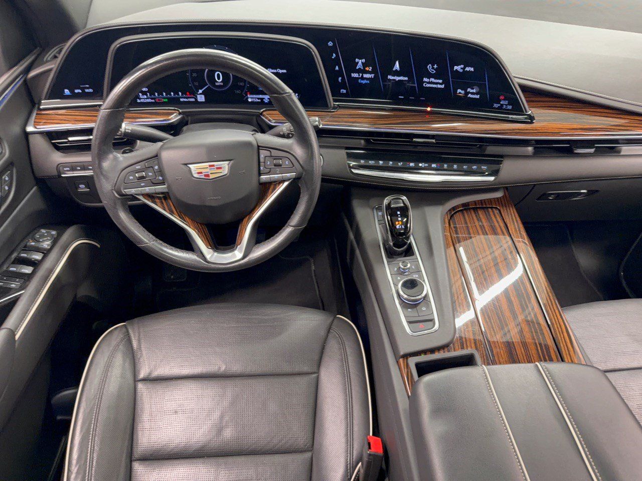 Used 2021 Cadillac Escalade Premium Luxury w/ Driver Assist Tech Package AWD/4WD image 17