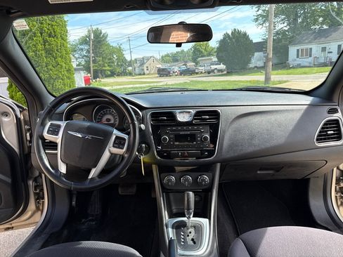 Used 2013 Chrysler 200 Touring FWD image 9