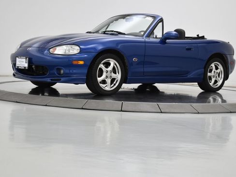 Used 1999 MAZDA MX-5 Miata 10th Anniversary Edition RWD image 16