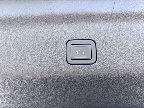 New 2025 Chevrolet Suburban Premier w/ Sun And Tow Package image 18