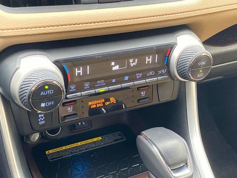 Used 2019 Toyota RAV4 Limited w/ Advanced Technology Package image 28