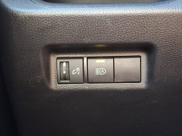 Used 2025 Toyota RAV4 XLE FWD image 26