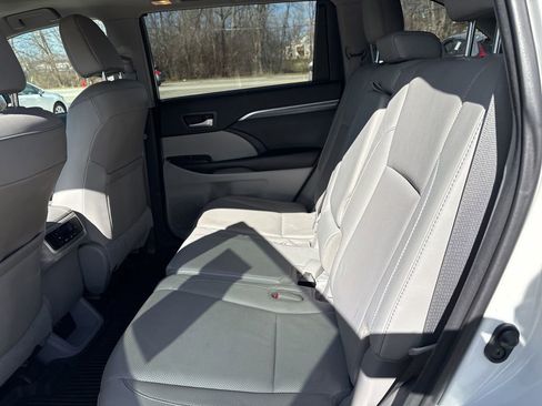 Used 2017 Toyota Highlander Limited image 19