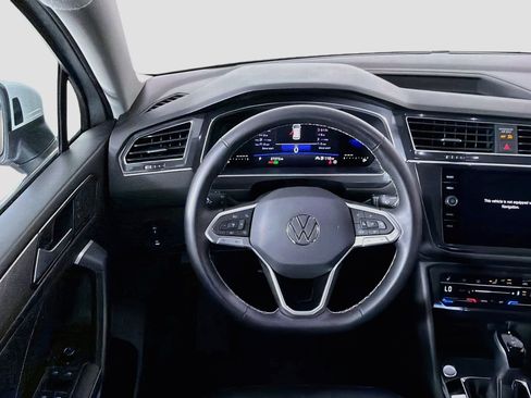 Used 2023 Volkswagen Tiguan SE FWD image 17
