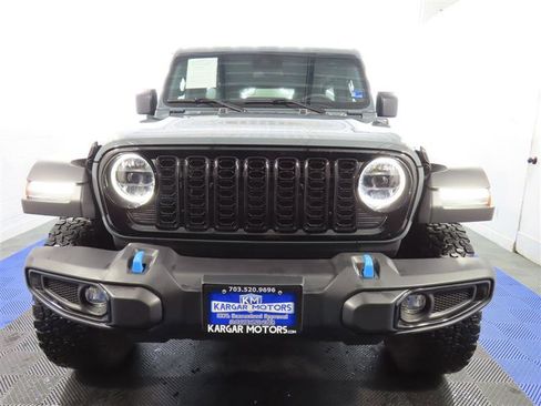 Used 2024 Jeep Wrangler Unlimited image 2
