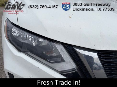 Used 2017 Nissan Rogue S image 5