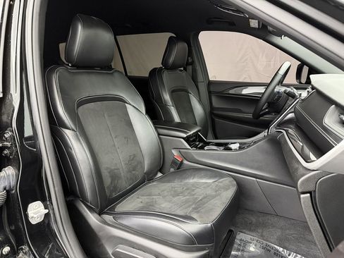 Used 2022 Jeep Grand Cherokee L Laredo image 37