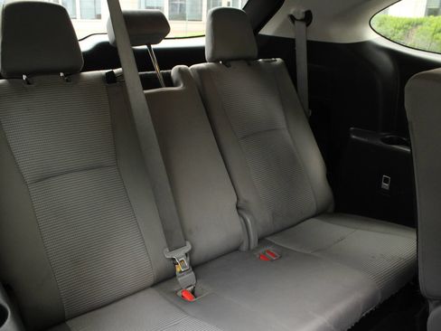 Used 2021 Toyota Highlander LE AWD/4WD image 26