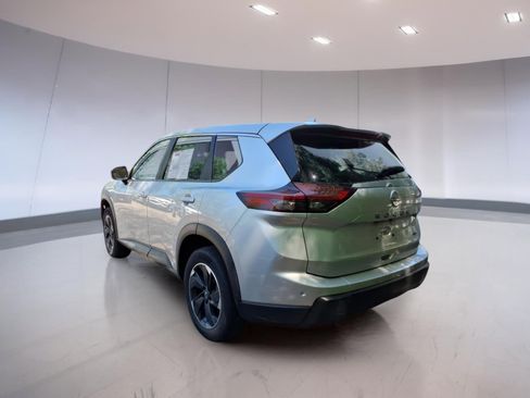 Used 2025 Nissan Rogue SV AWD/4WD image 3