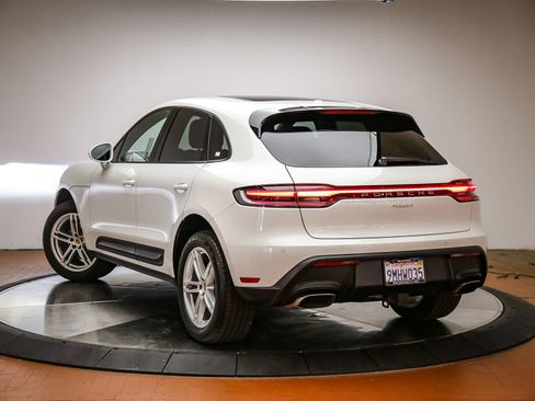 Certified 2024 Porsche Macan AWD/4WD image 3