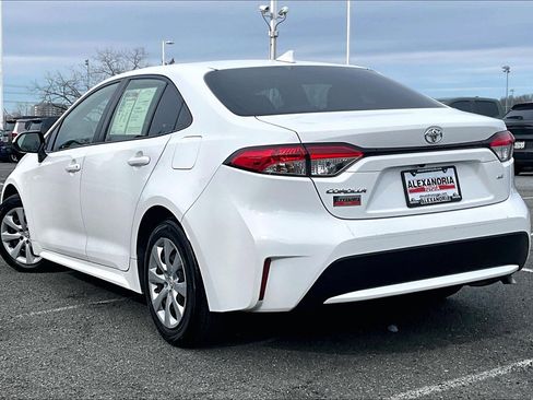Used 2022 Toyota Corolla LE image 11
