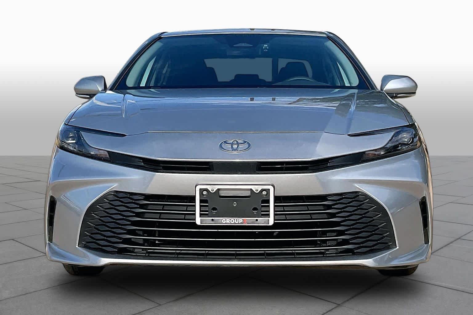 Used 2025 Toyota Camry LE FWD image 5