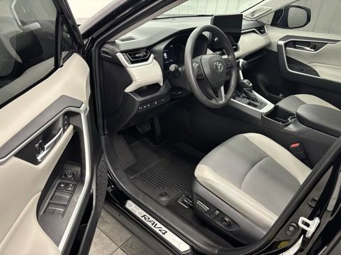 Used 2024 Toyota RAV4 XLE Premium image 13