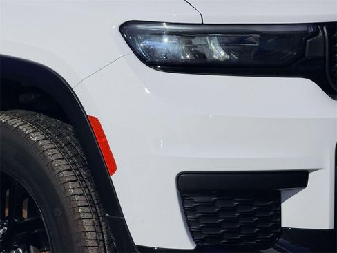 Used 2024 Jeep Grand Cherokee L Laredo image 5