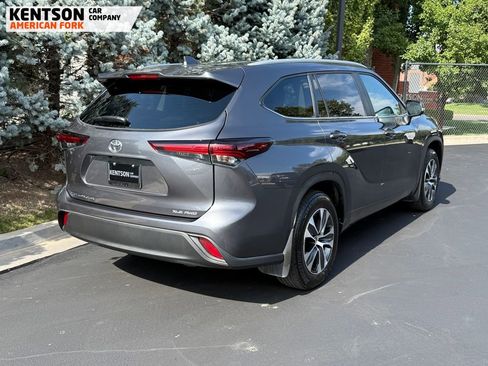 Used 2025 Toyota Highlander XLE image 9