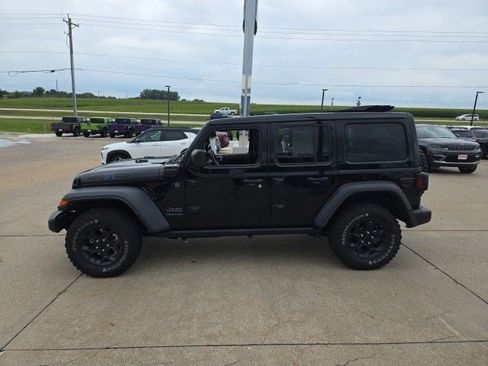 Used 2023 Jeep Wrangler Unlimited w/ Sun & Screen Package AWD/4WD image 6