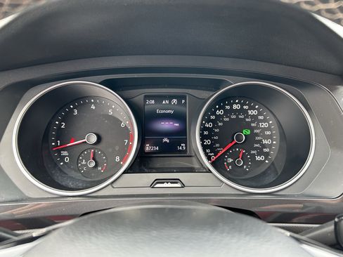 Used 2021 Volkswagen Tiguan SE image 11