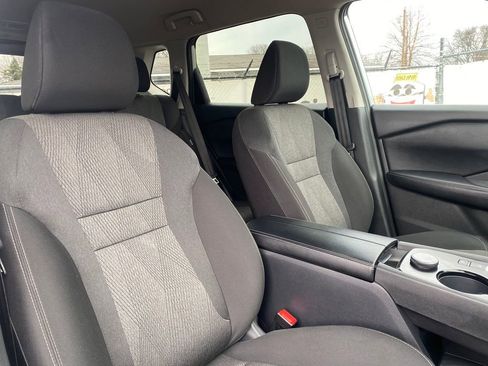 Used 2025 Nissan Rogue SV image 16