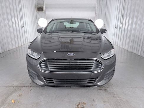 Used 2015 Ford Fusion SE image 2